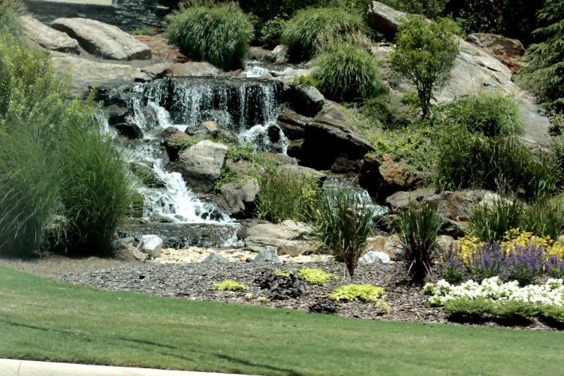 paysagiste-LE BAR SUR LOUP-min_small-garden-waterfall-rocks-natural-landscape-nature-1593483-pxhere.com